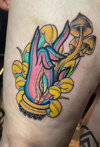 Ariana, lår, color-tattoo, surrealism